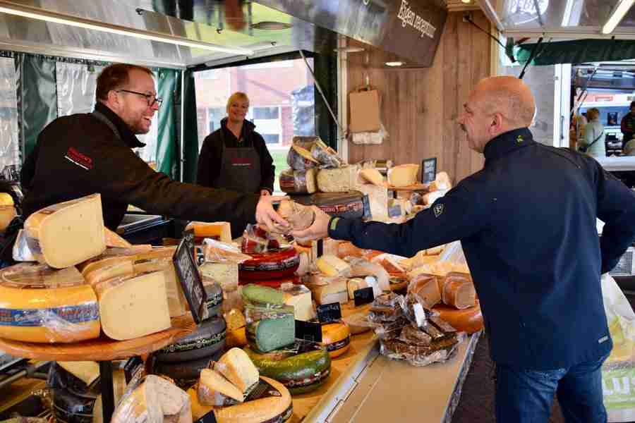 Weekmarkt Nieuw-Vennep