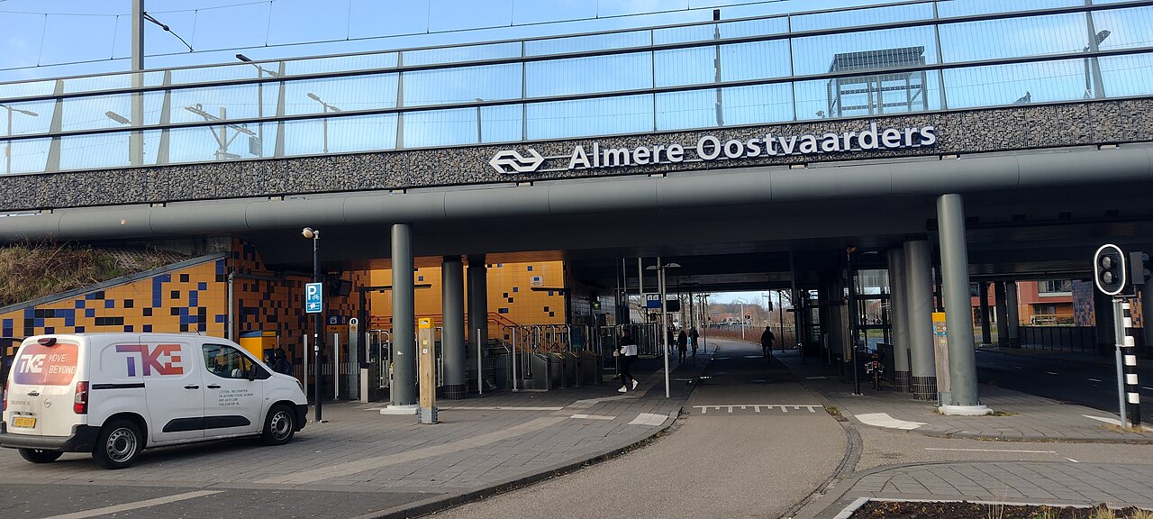 Station Almere Oostvaarders