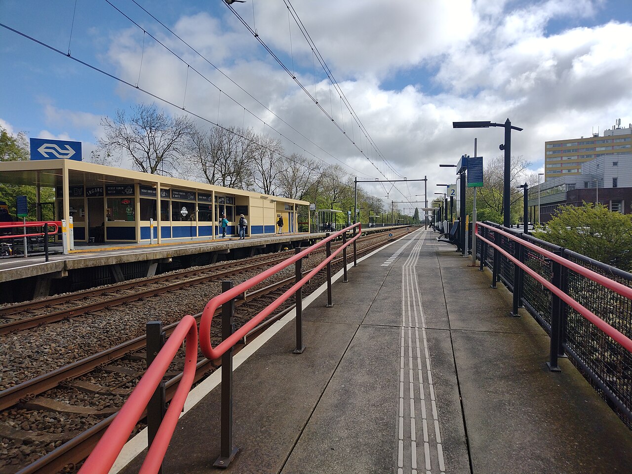Station Purmerend Overwhere