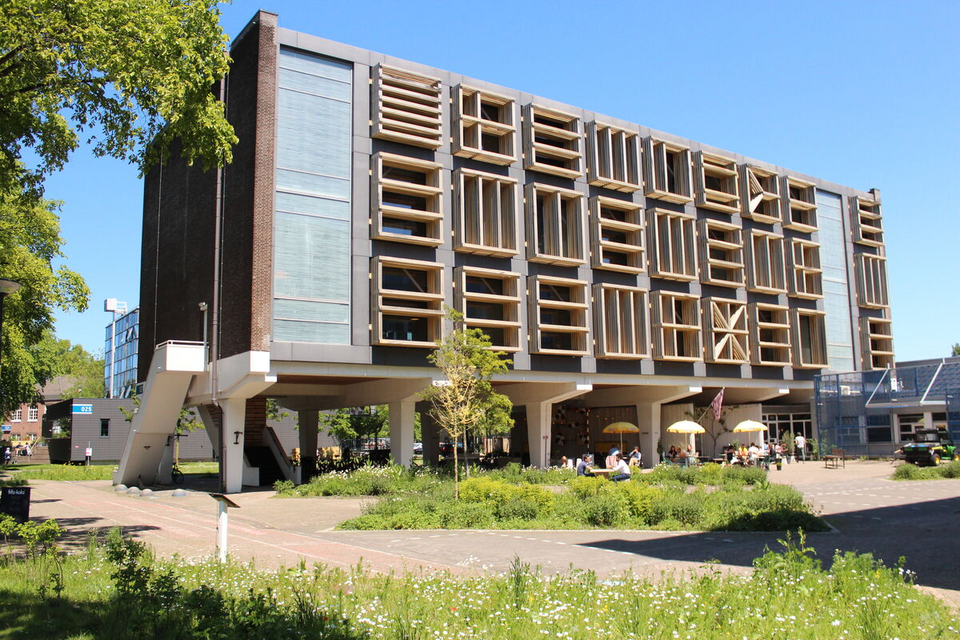 Facade 027E