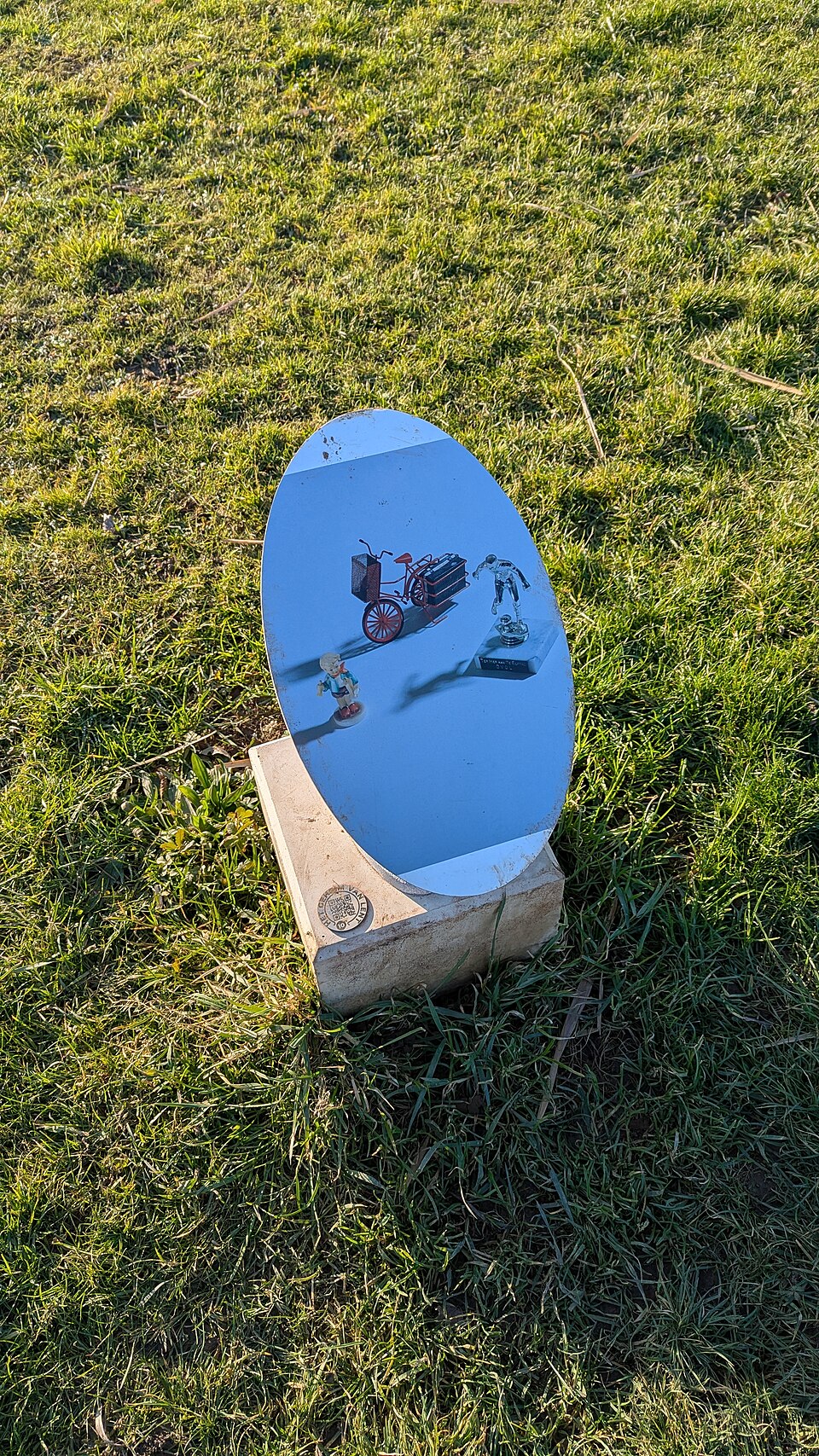 Het Geheim van Lent 10 - Rood fietsje, voetbaltrofee en Goebeltje