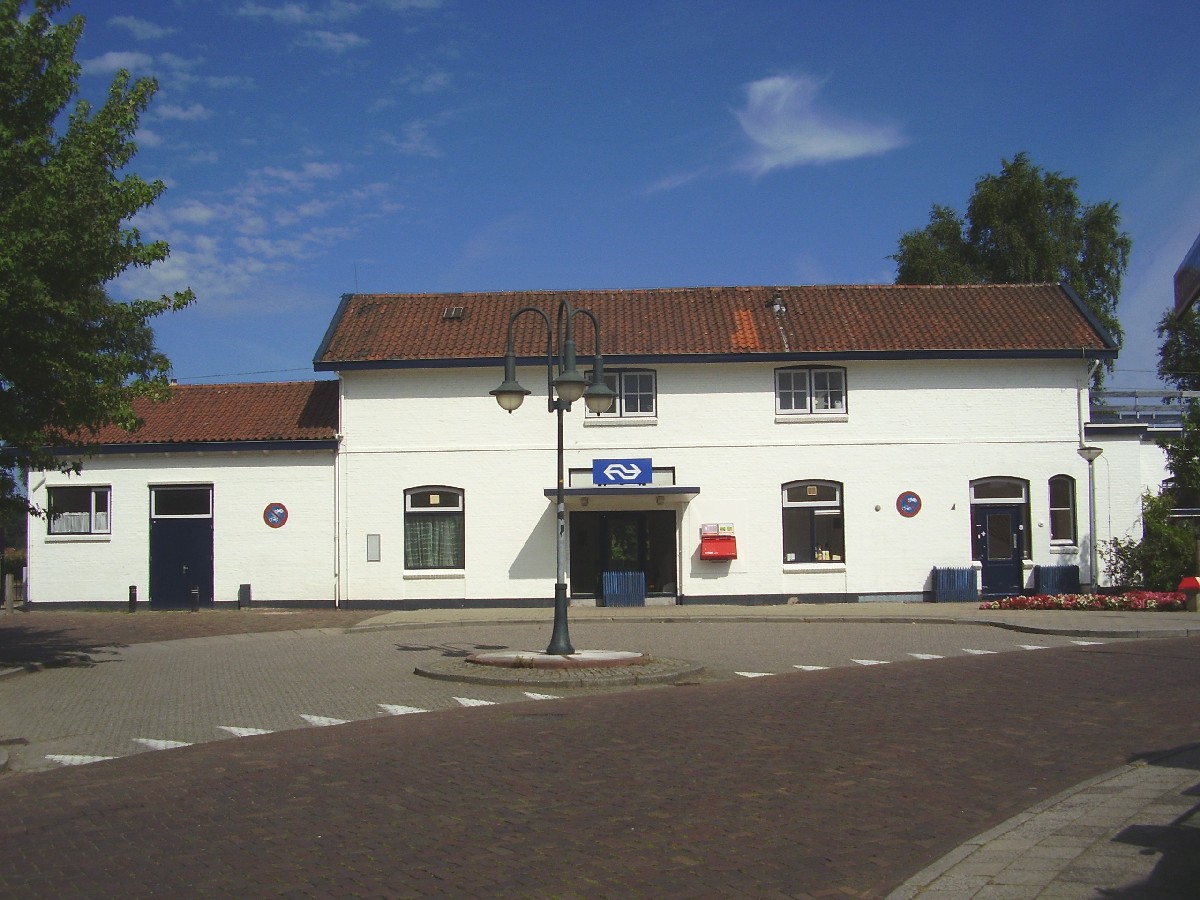 Station Holten
